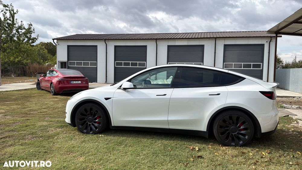 Tesla Model Y Performance Dual Motor AWD - 3