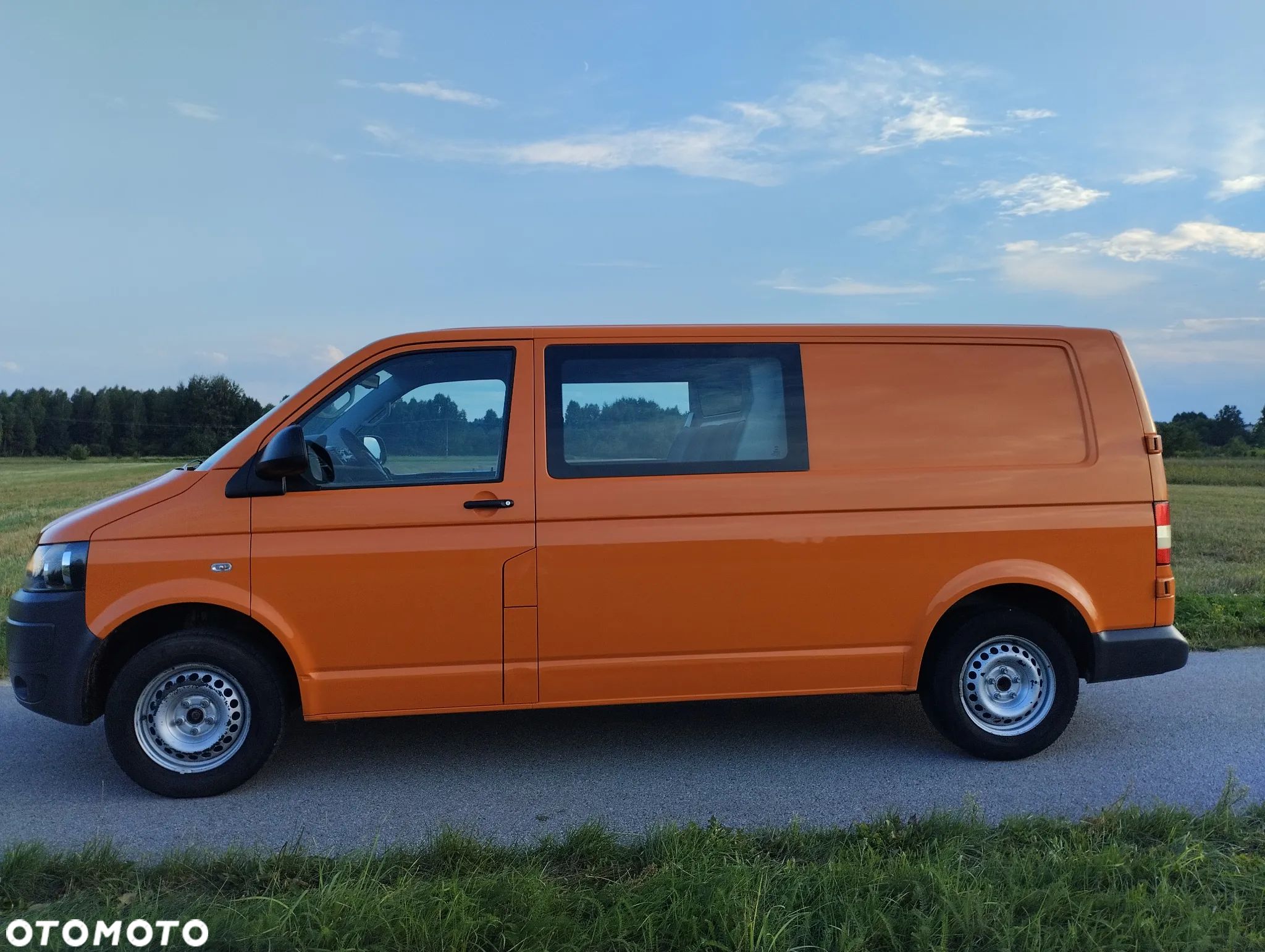 Volkswagen Transporter - 1
