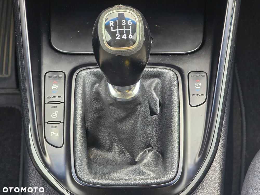Kia Carens 1.7 CRDi 136 Fifa World Cup Edition - 23