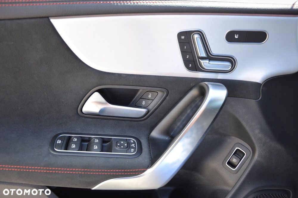 Mercedes-Benz CLA 200 mHEV AMG Line 7G-DCT - 15