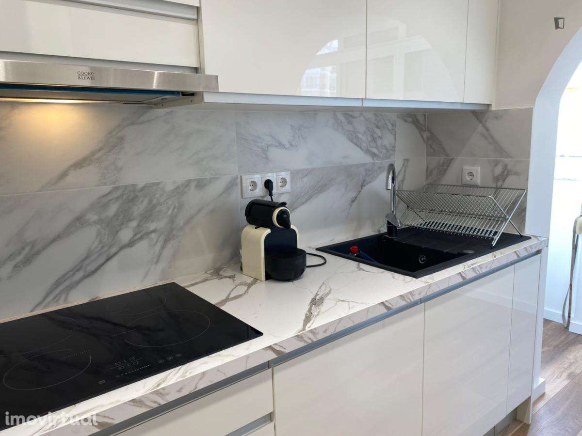 Quarto - localizado em Benfica Lisbon - Grande imagem: 5/22