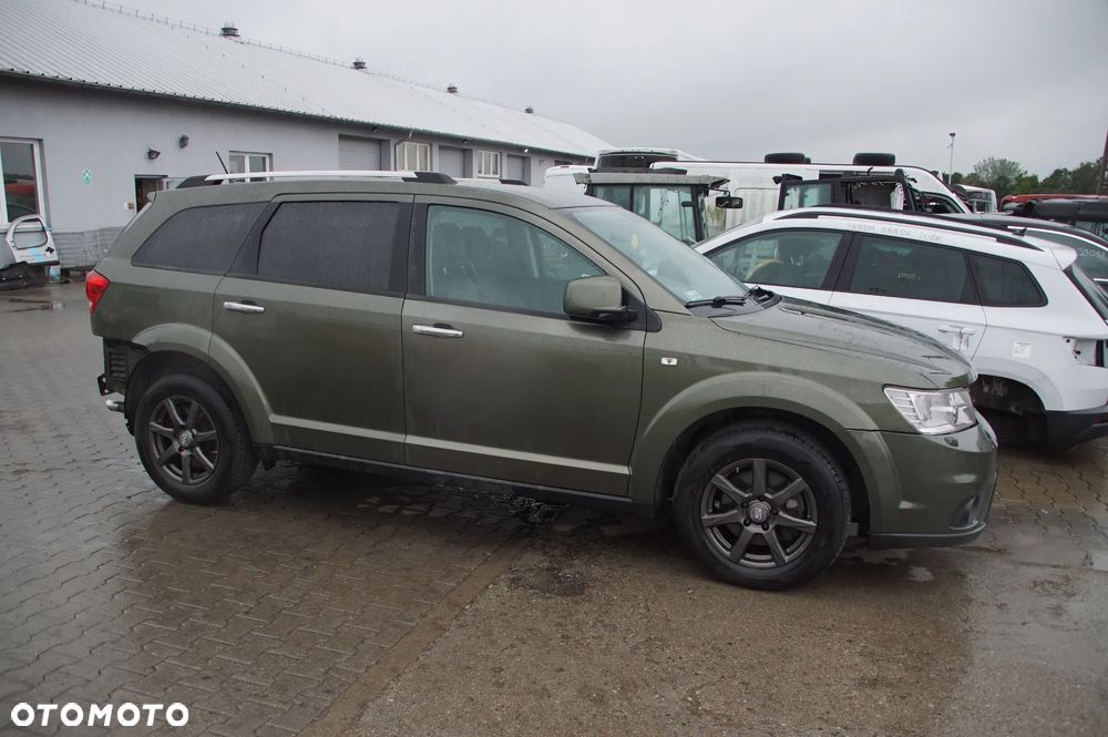 Auto na części - Fiat Freemont 2.0 Multijet 170 KM 71770239 55251728 370A 2013R Silnik Skrzynia Drzwi Szyba Zderzak Błotnik Klapa Maska Lampa Lusterko Deska Kokpit Sterownik Moduł Czujnik Licznik Wyświetlacz Kierownica - 3