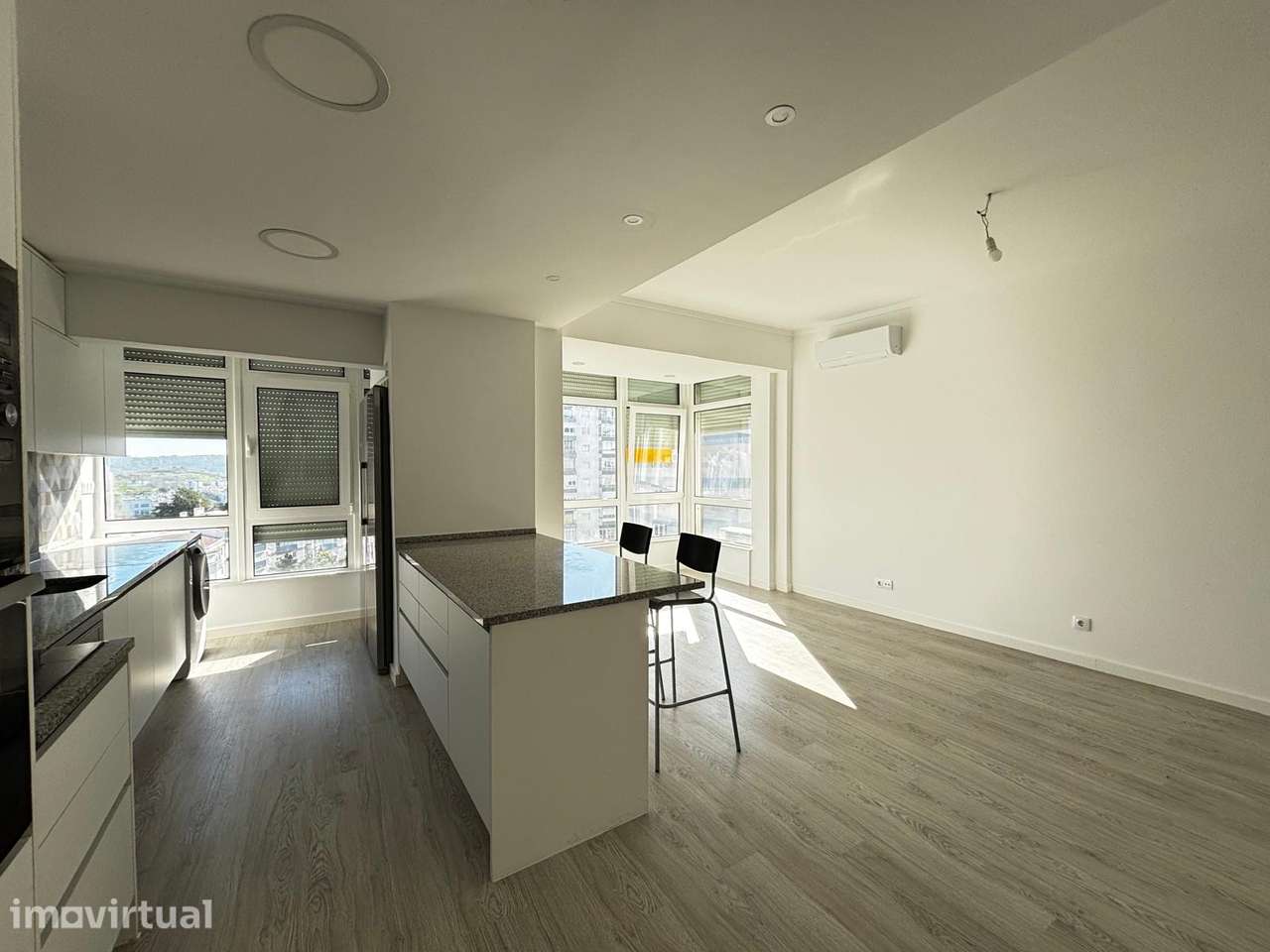 Apartamento T3 totalmente remodelado em Carnaxide - Grande imagem: 3/19