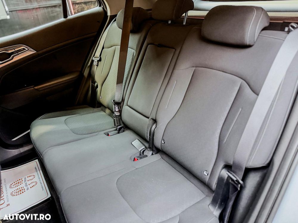 Kia Sportage 1.6 DSL MHEV 7DCT HP 4x2 Business Line - 23