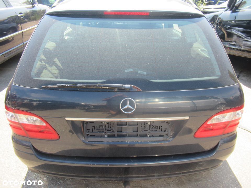 MERCEDES W211 BLENDA KLAPY BAGAŻNIKA C189