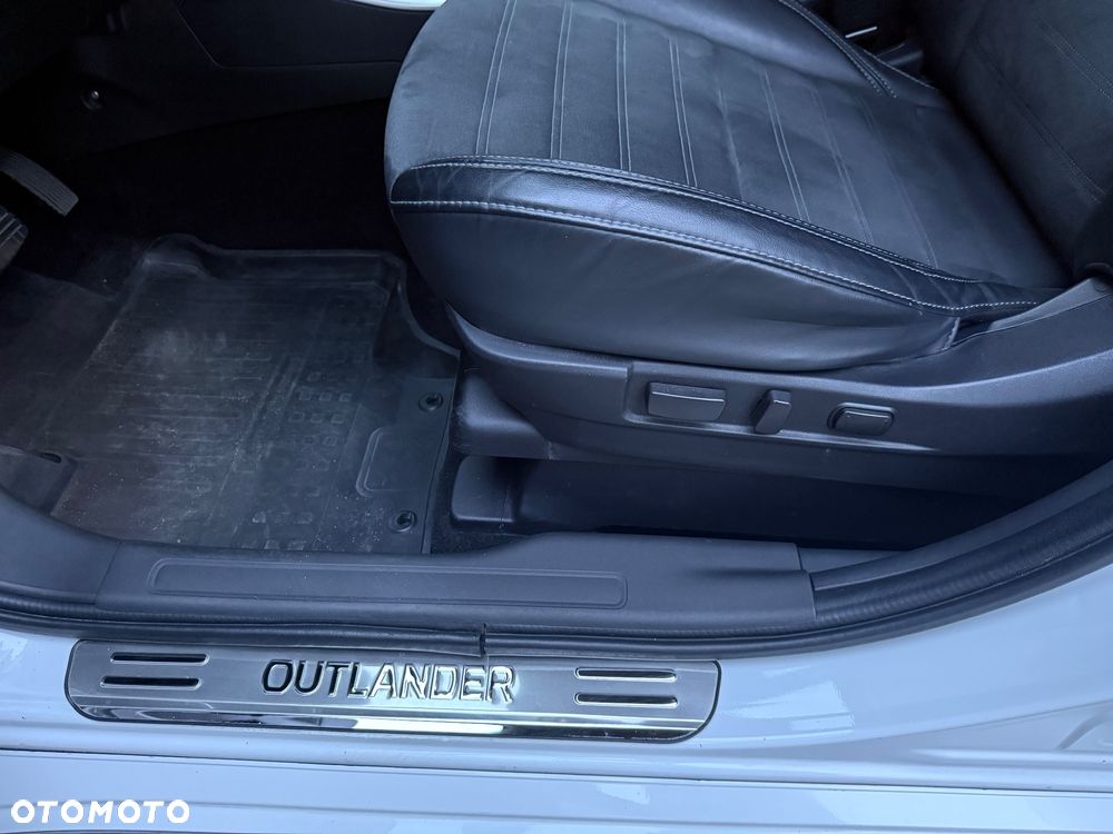 Mitsubishi Outlander - 10