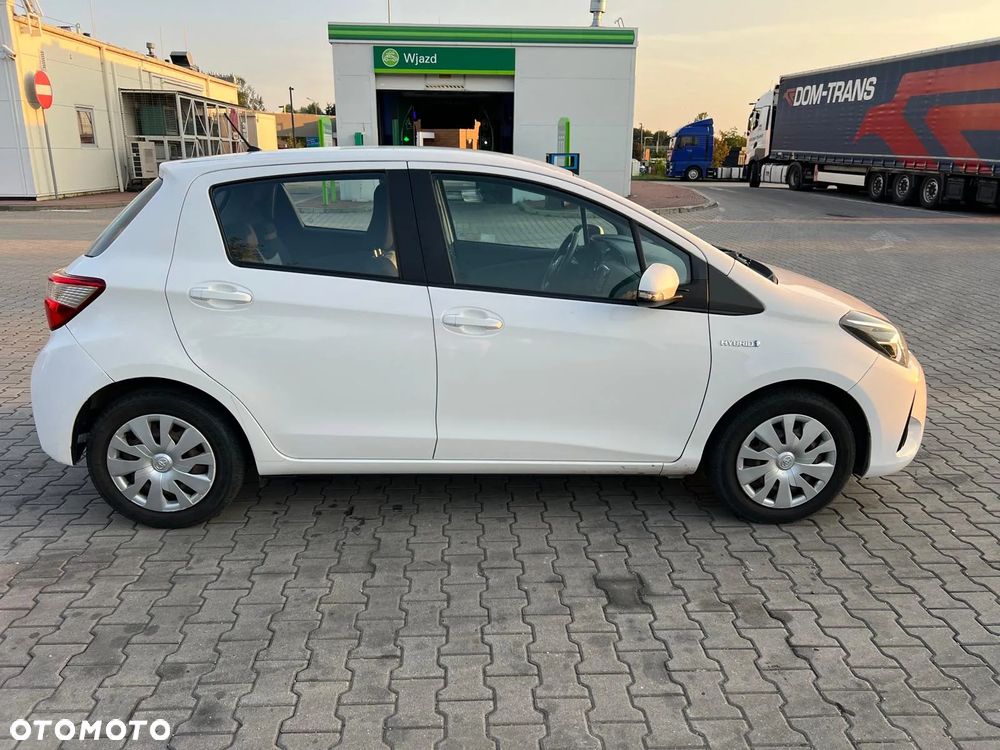 Toyota Yaris ver-hybrid-100-premium - 6