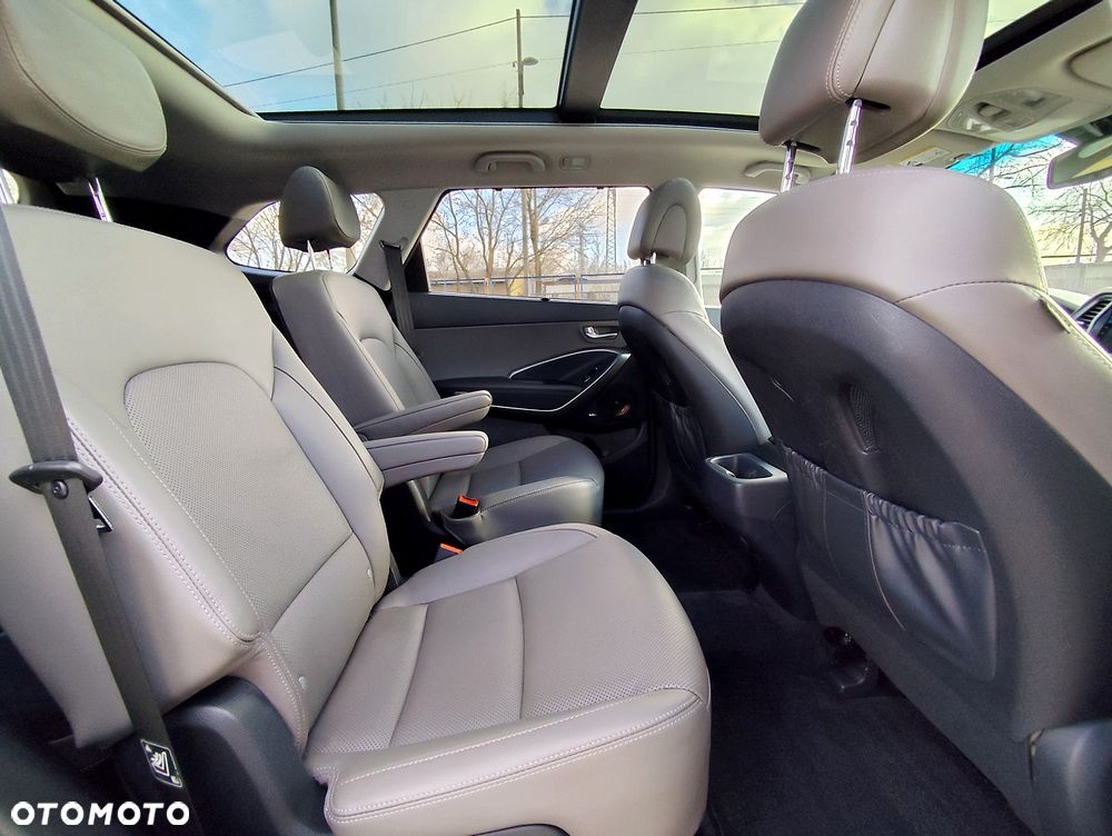 Hyundai Grand Santa Fe - 11