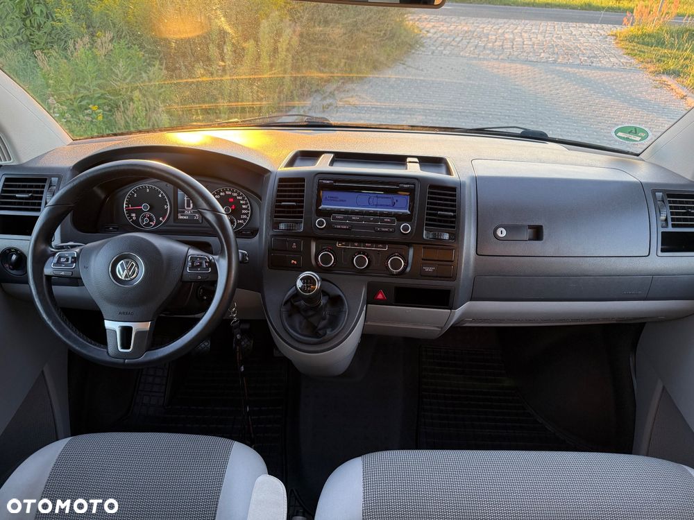 Volkswagen Caravelle - 10