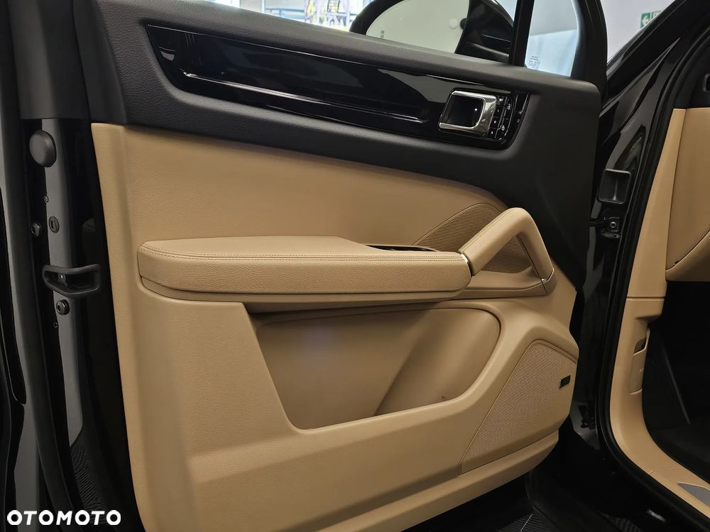 Porsche Cayenne Tiptronic S - 17