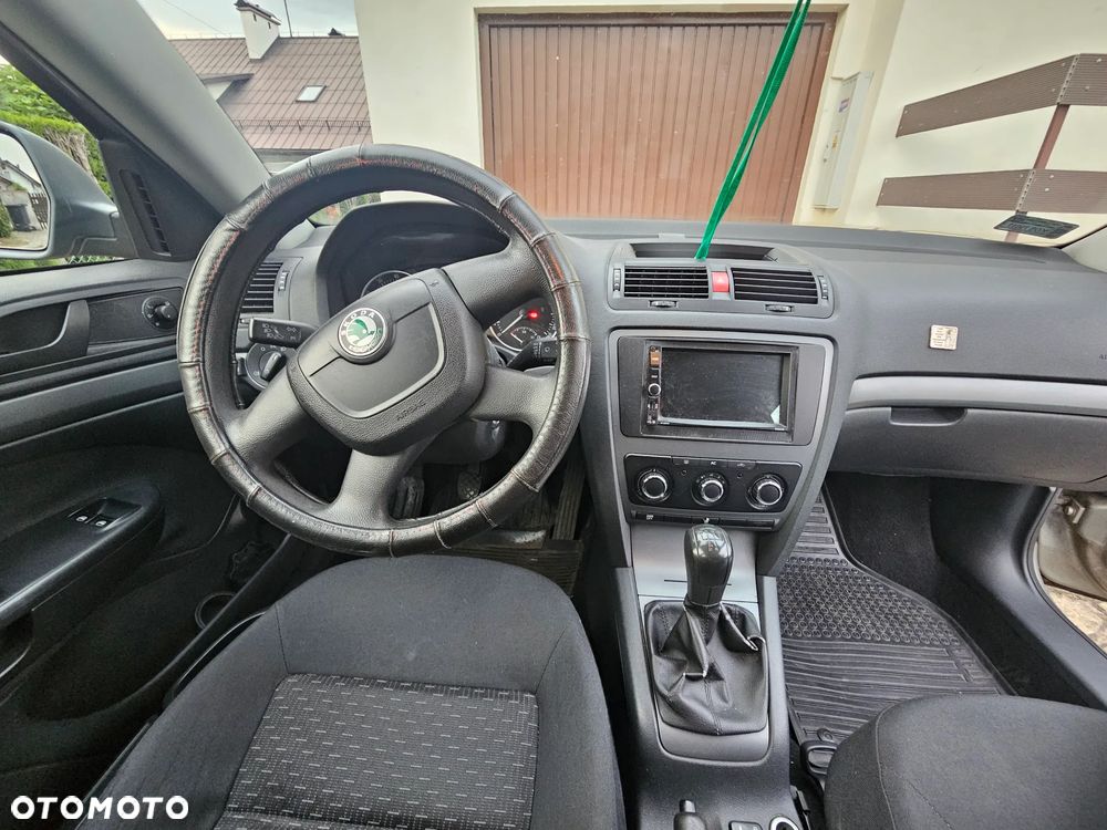 Skoda Octavia 1.6 Classic - 9