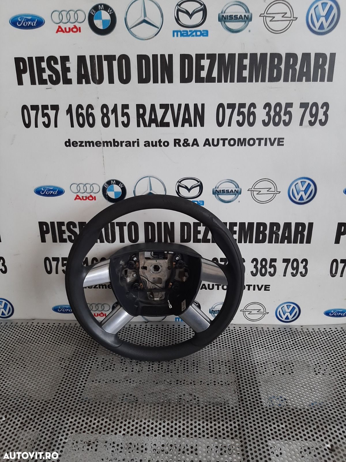 Volan Din Piele Ford Focus 2 Facelift Stare Buna Dezmembrez Ford Focus 2 Facelift An 2008-2009-2010 - 1
