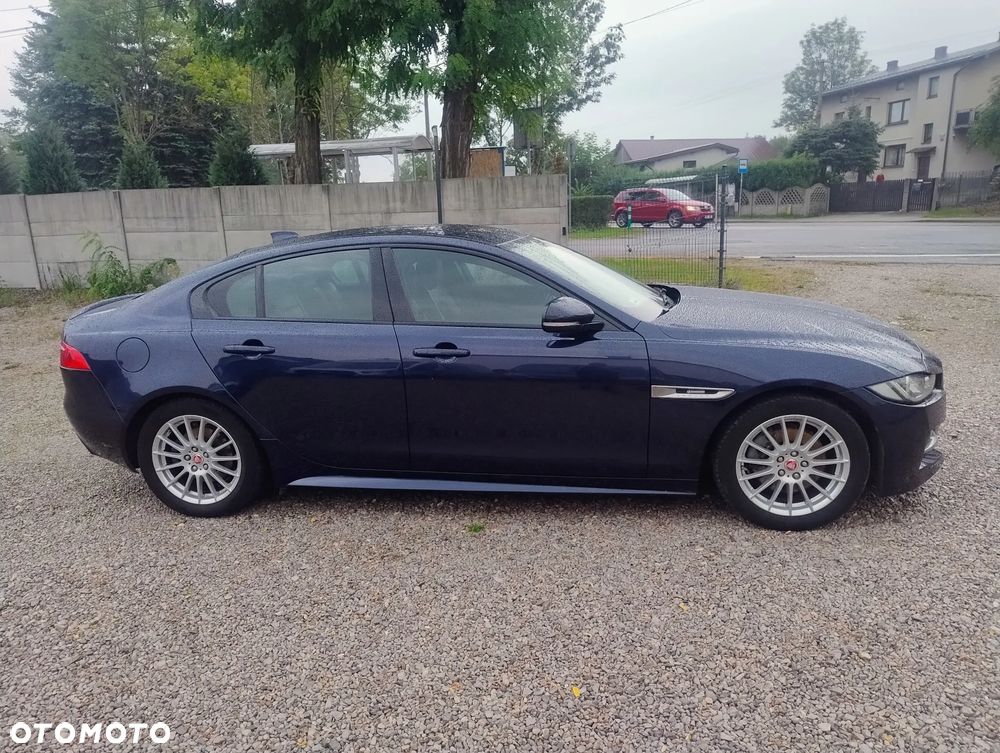 Jaguar XE 2.0 D R-Sport - 4