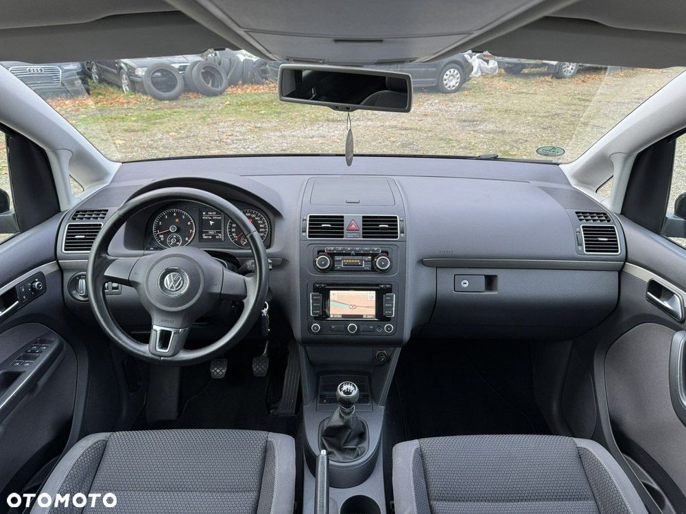 Volkswagen Touran - 25