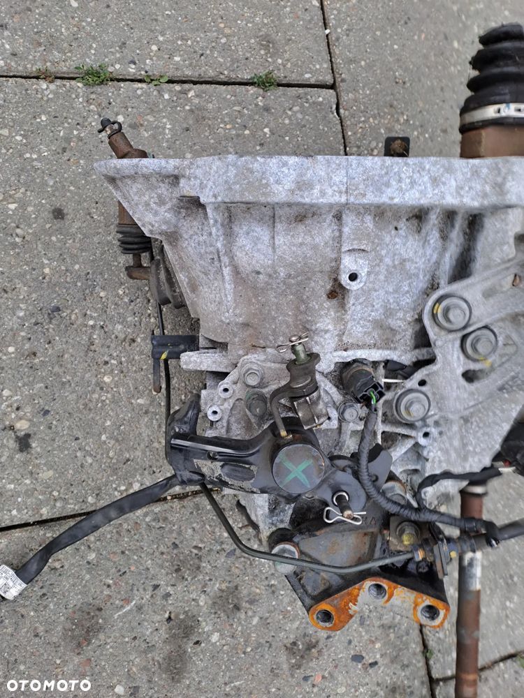 Hyundai IX20 Kia Venga 1.4 16V skrzynia biegów kod TBJ5F półosie - 2