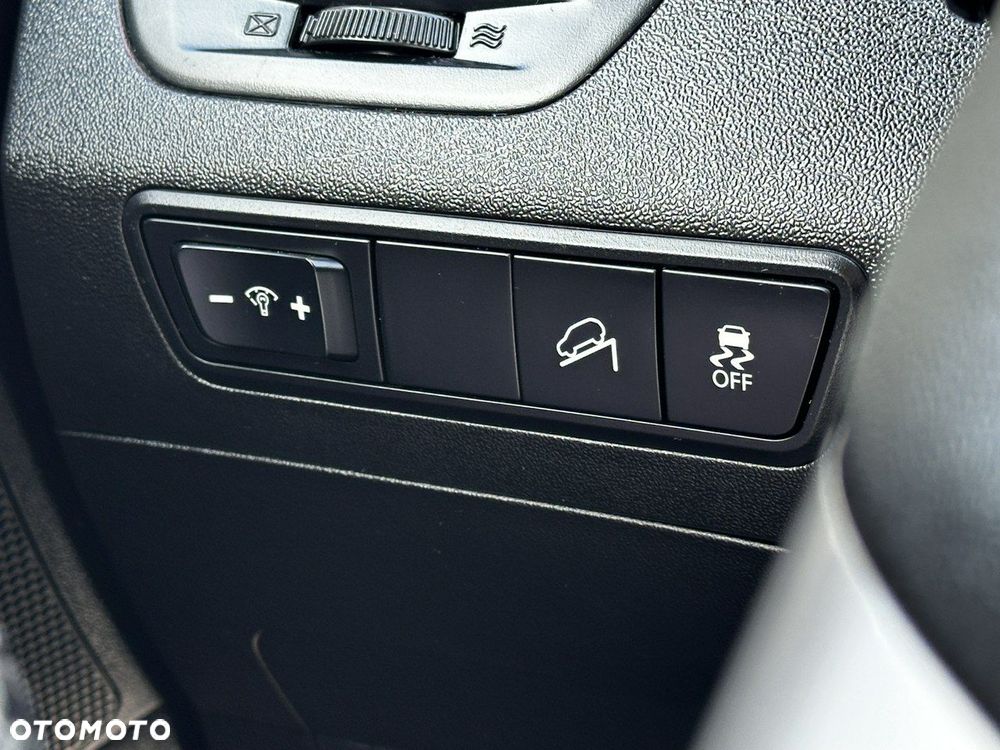 Hyundai ix35 1.6 2WD Fifa World Cup Edition - 27