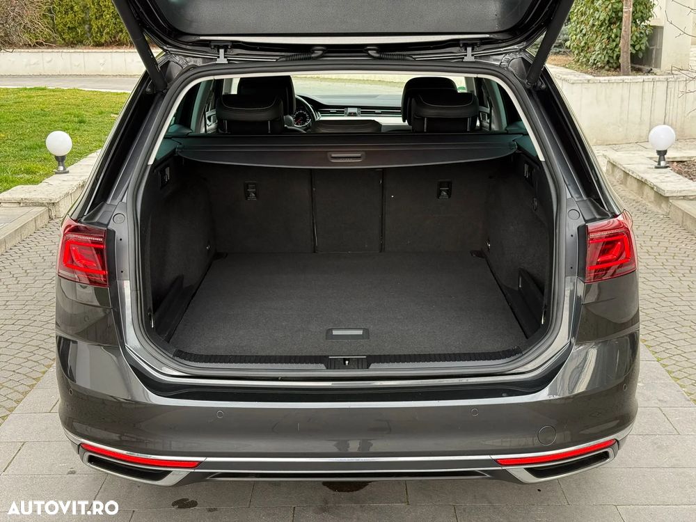 Volkswagen Passat 2.0 TDI SCR Elegance - 31