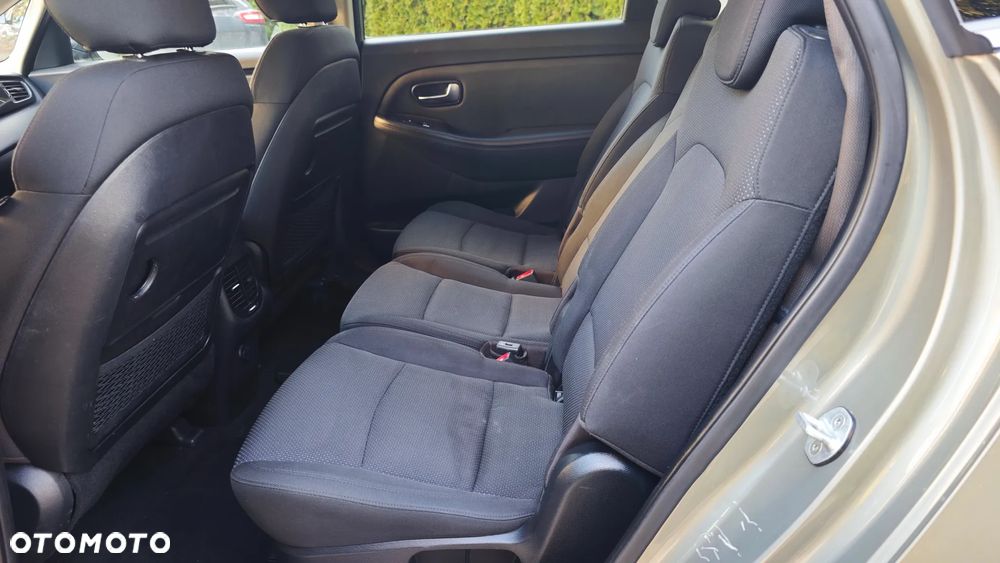 Kia Carens 1.7 CRDi Business Line 7os 7DCT - 22