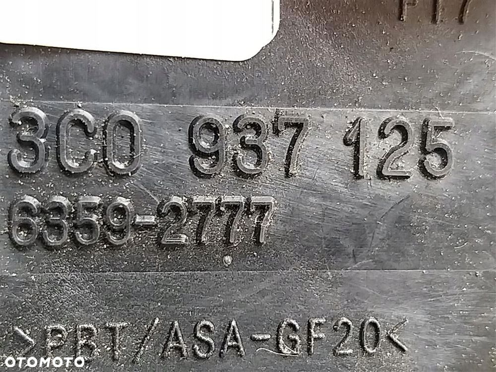 Skrzynka bezpieczników VW Passat  B6 2005-2010 63592777 - 2