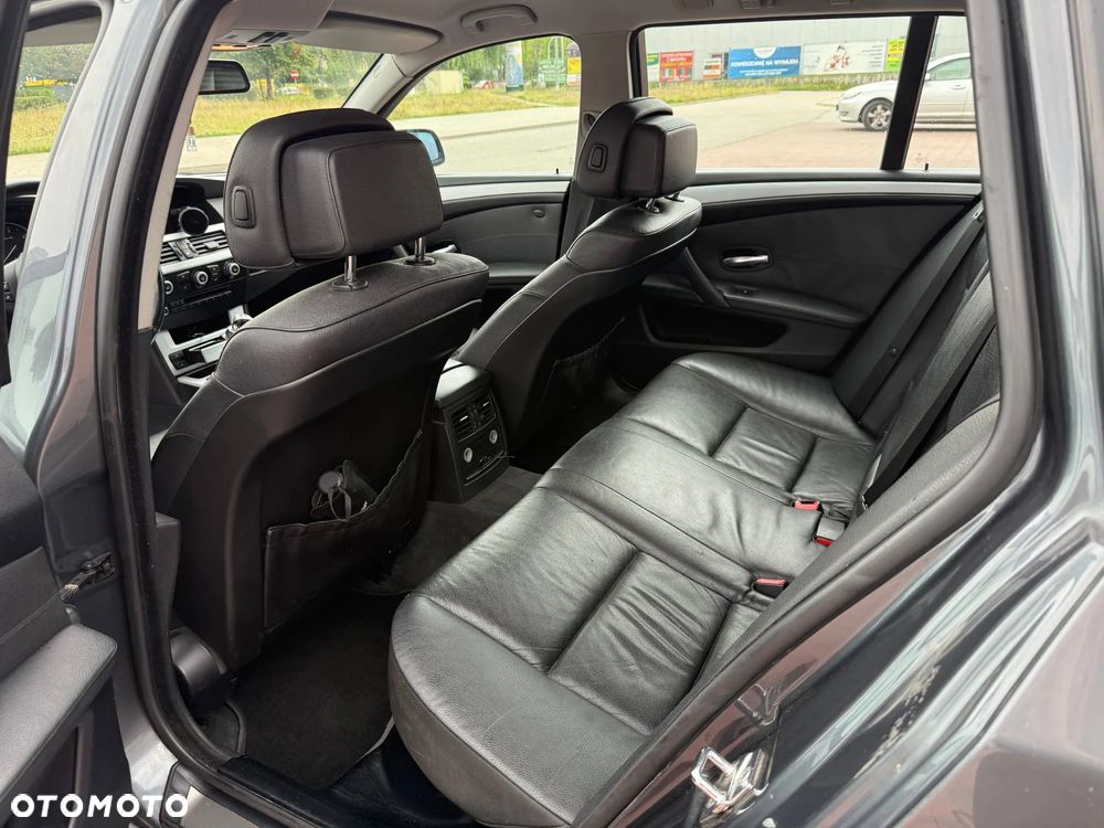 BMW Seria 5 525d xDrive - 4