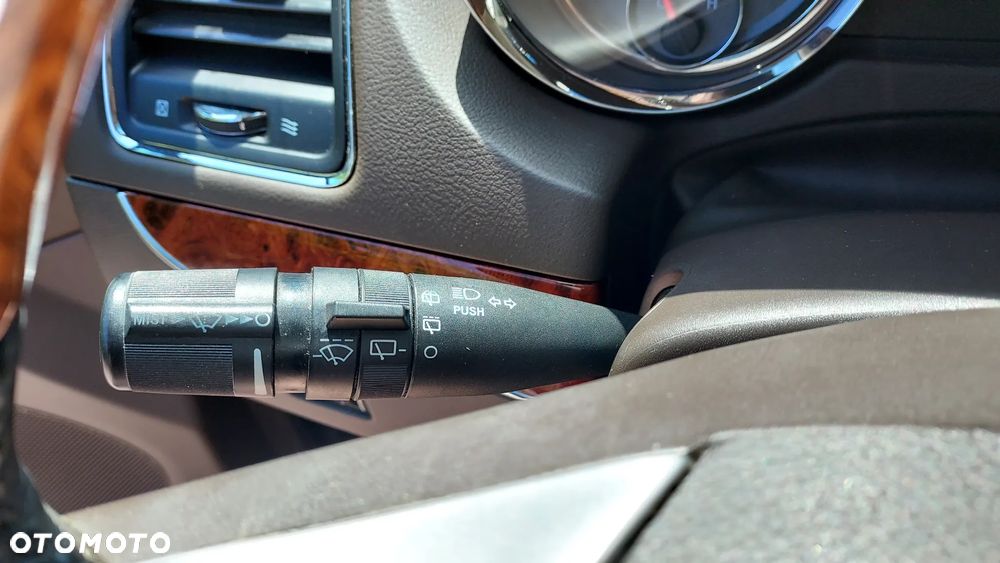 Chrysler Town & Country 3.6 Limited - 9