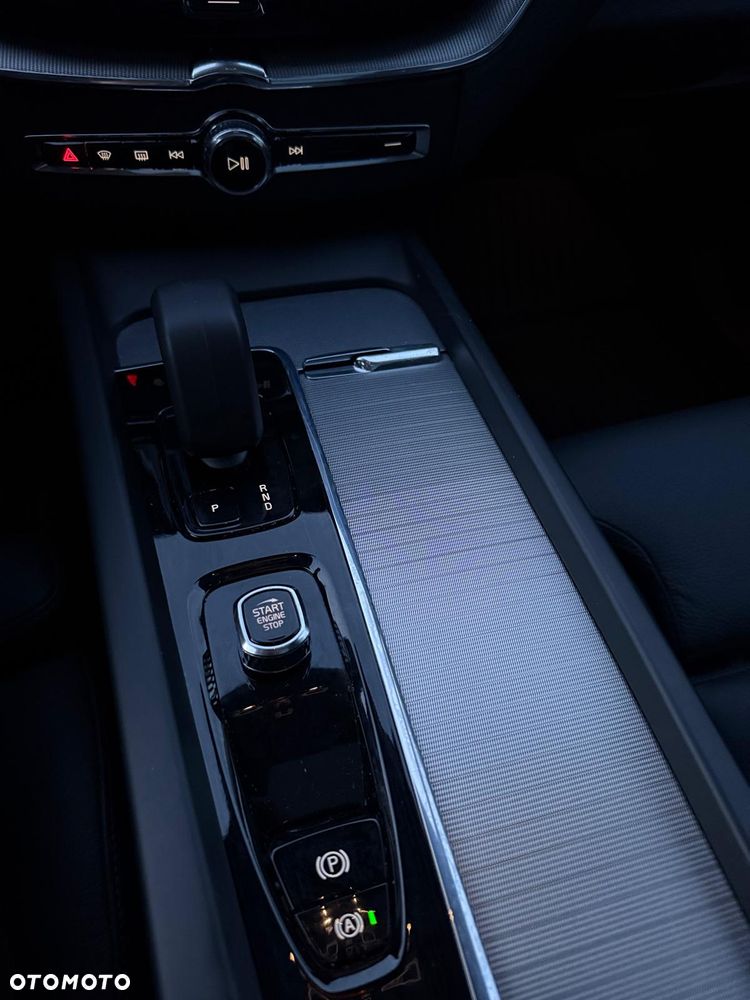 Volvo XC 60 B5 B AWD Ultra Dark - 16