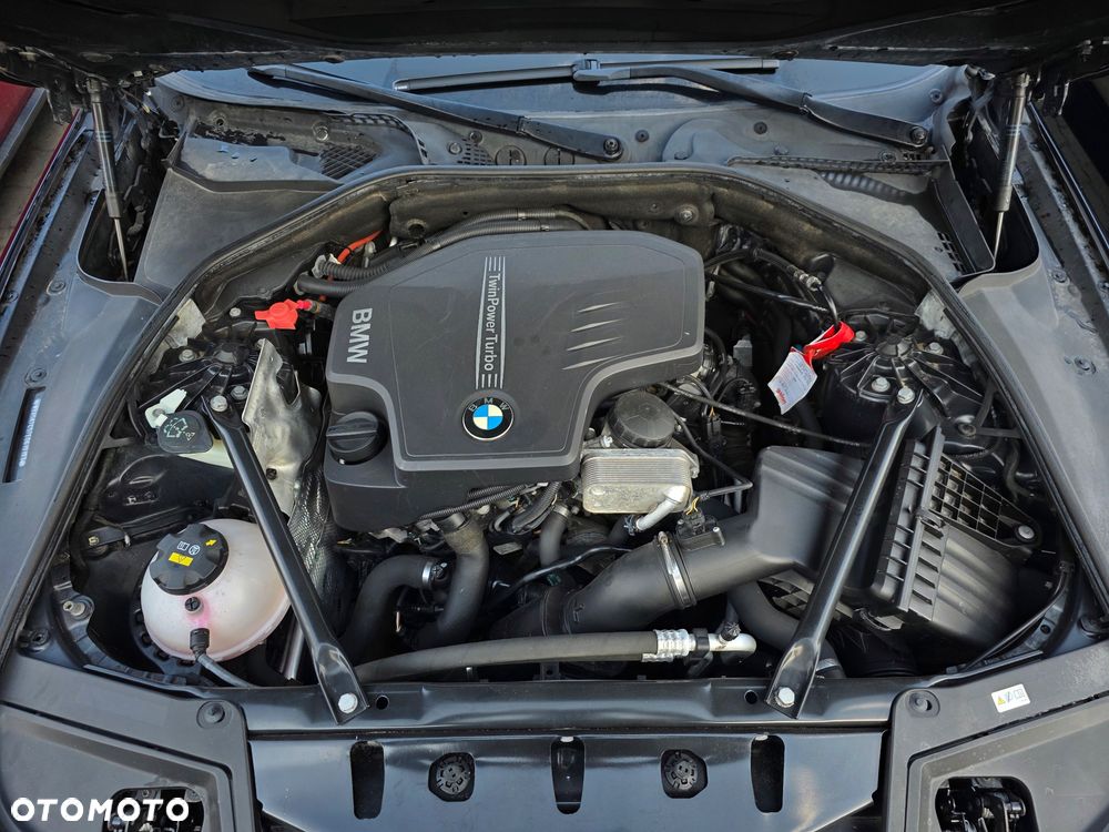 BMW Seria 5 528i xDrive - 18