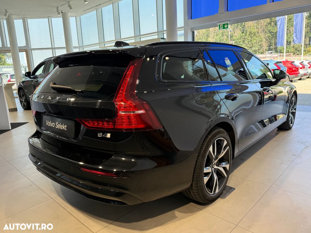 Volvo V60 B4 MHEV AT Plus Dark - 7