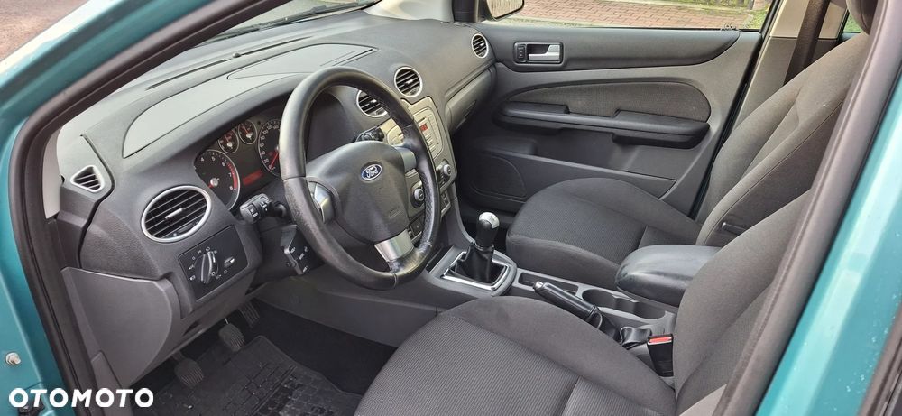 Ford Focus 2.0 16V Titanium - 11