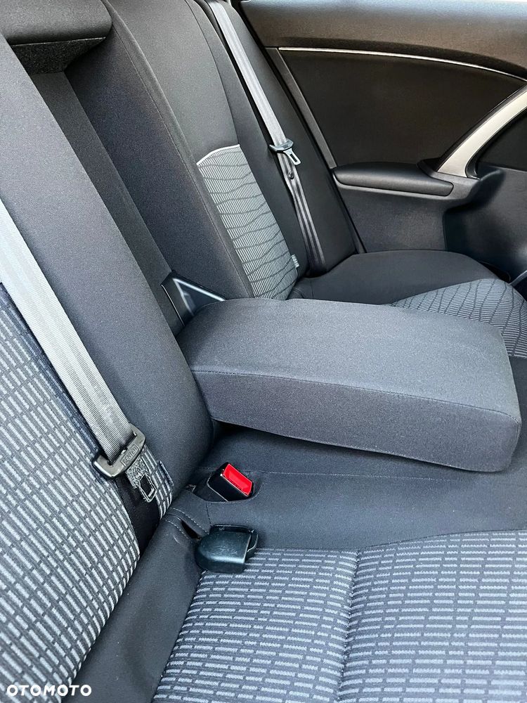 Toyota Avensis 2.0 D-4D Active - 16