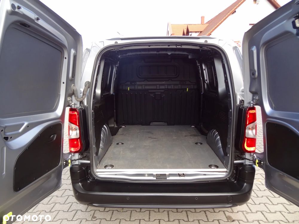 Peugeot Partner Proace City 3 osobowy - 11