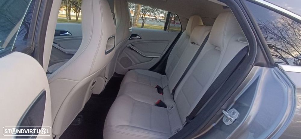 Mercedes-Benz CLA 180 d Shooting Brake - 14
