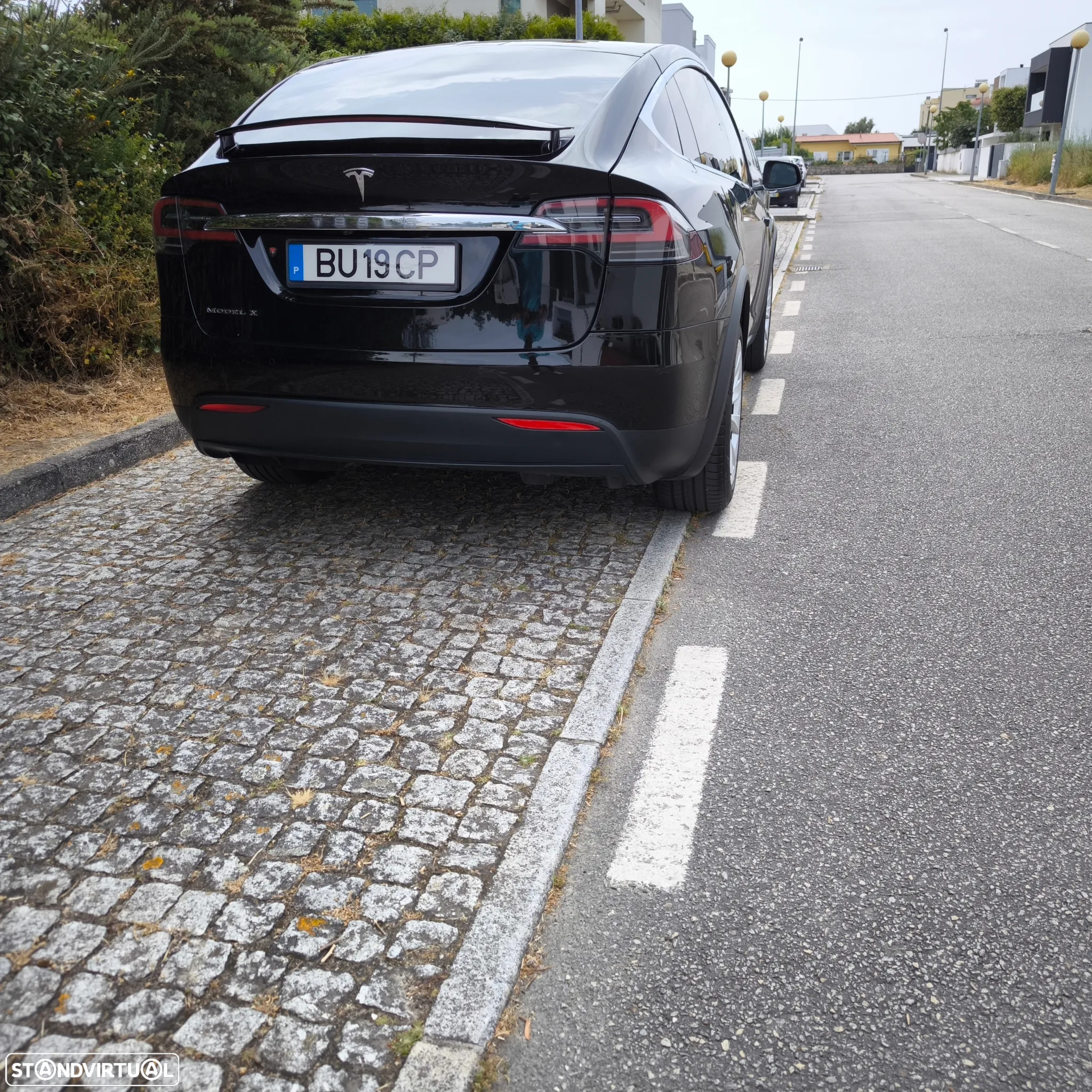 Tesla Model X - 14