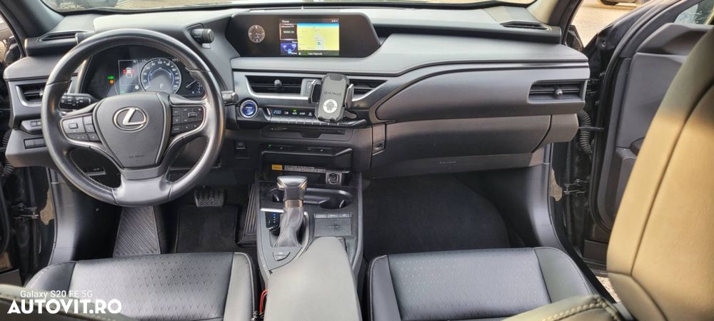 Lexus UX - 7