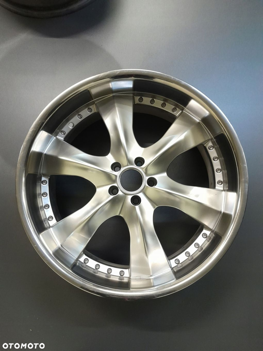 Felgi 22 5x108 / 5x114,3 9,5Jx22 ET40 F6576-38 - 4
