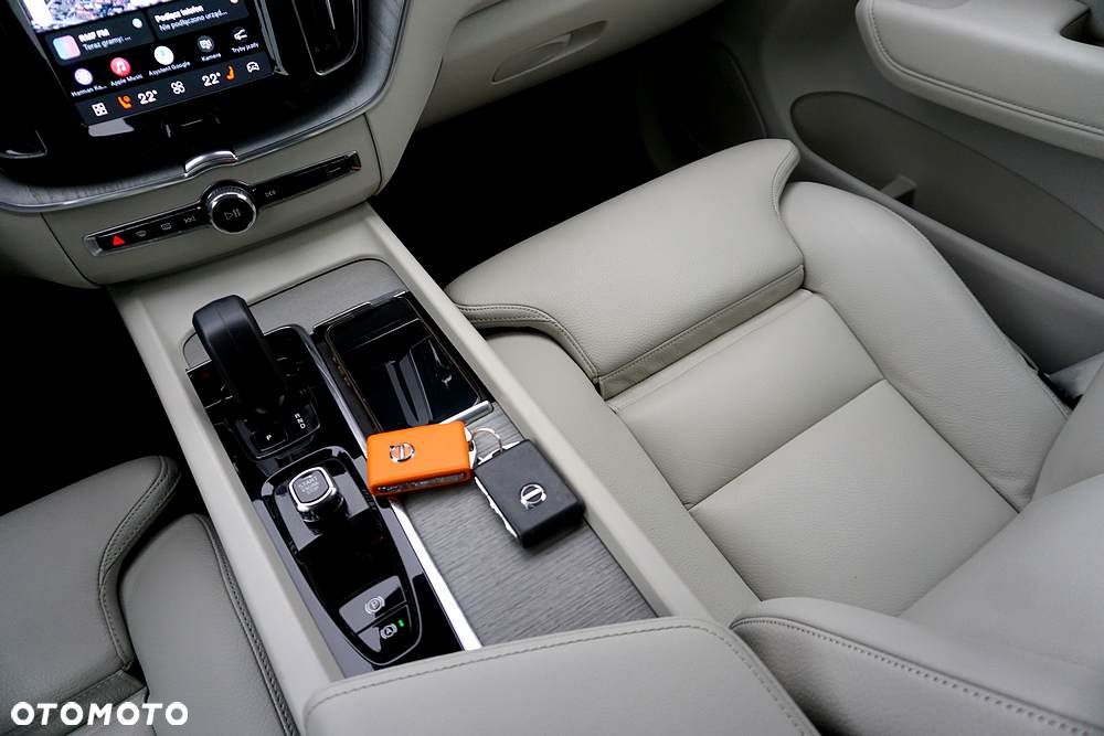 Volvo XC 60 B4 D Plus Dark - 35