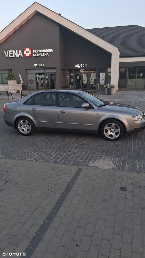 Audi A4 Limousine - 5