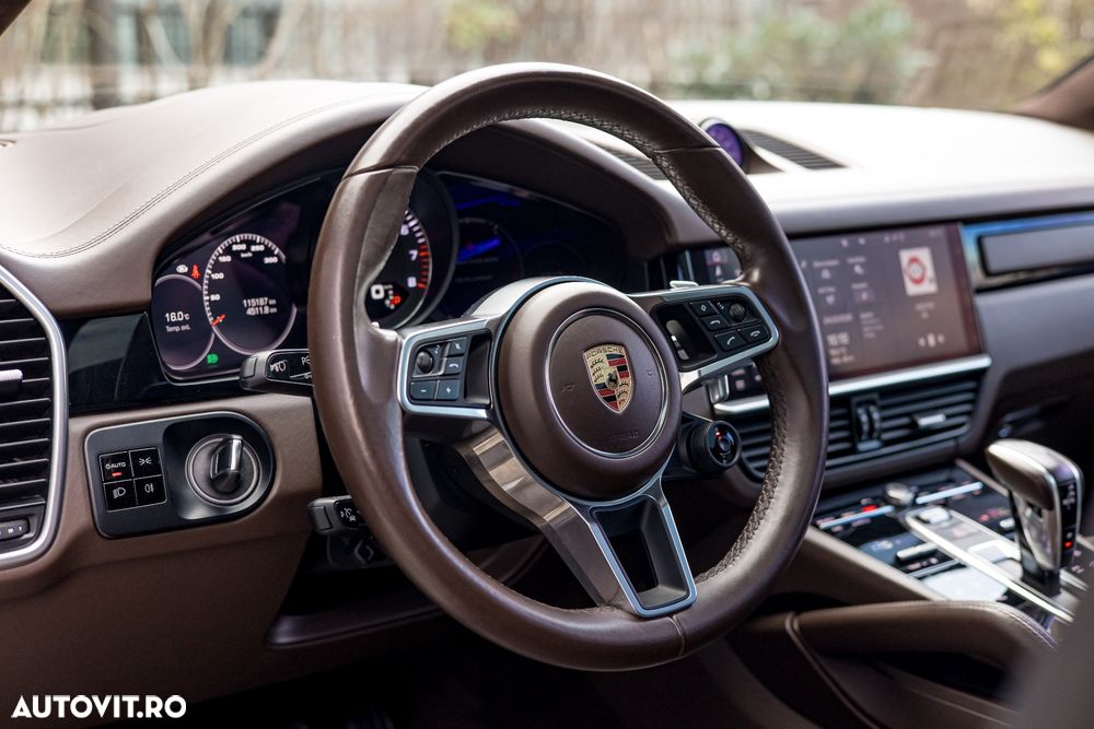 Porsche Cayenne - 19