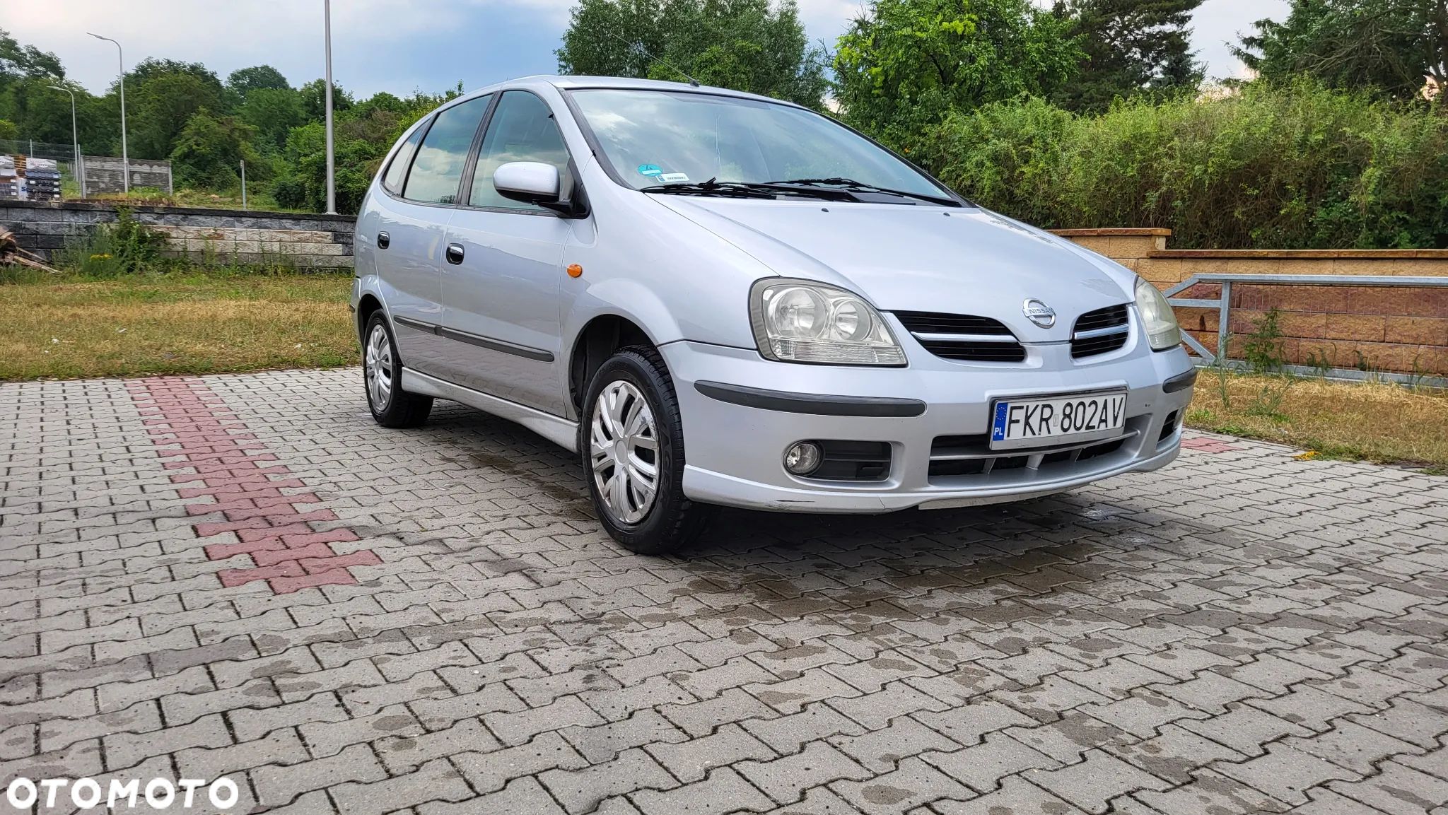 Nissan Almera Tino - 1
