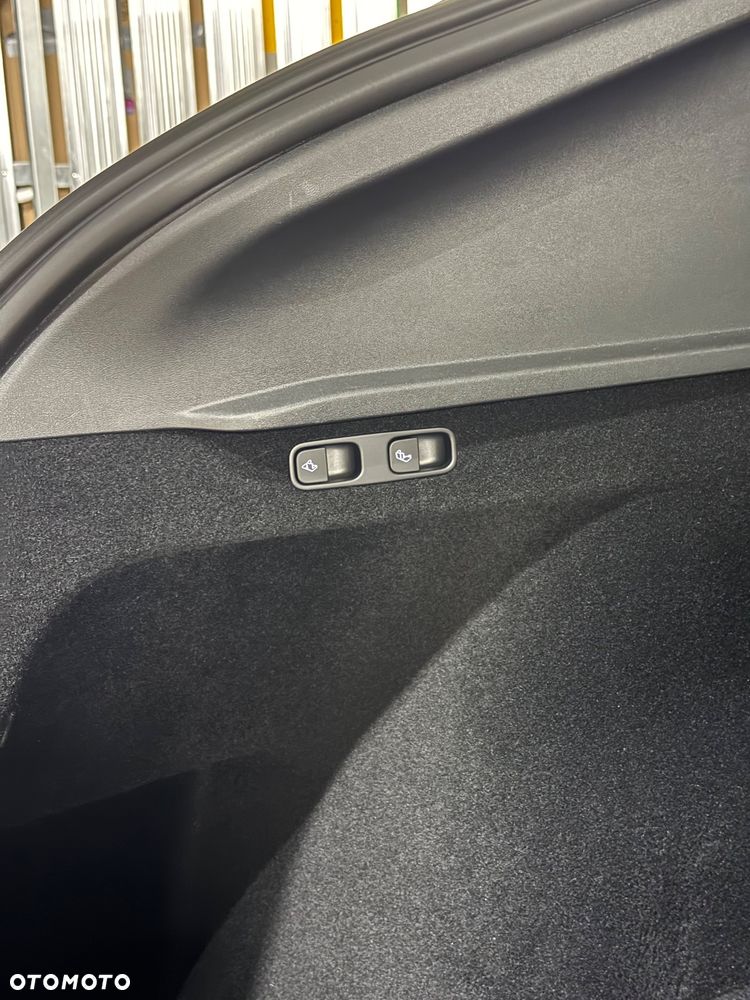 Tesla Model Y Long Range AWD - 13