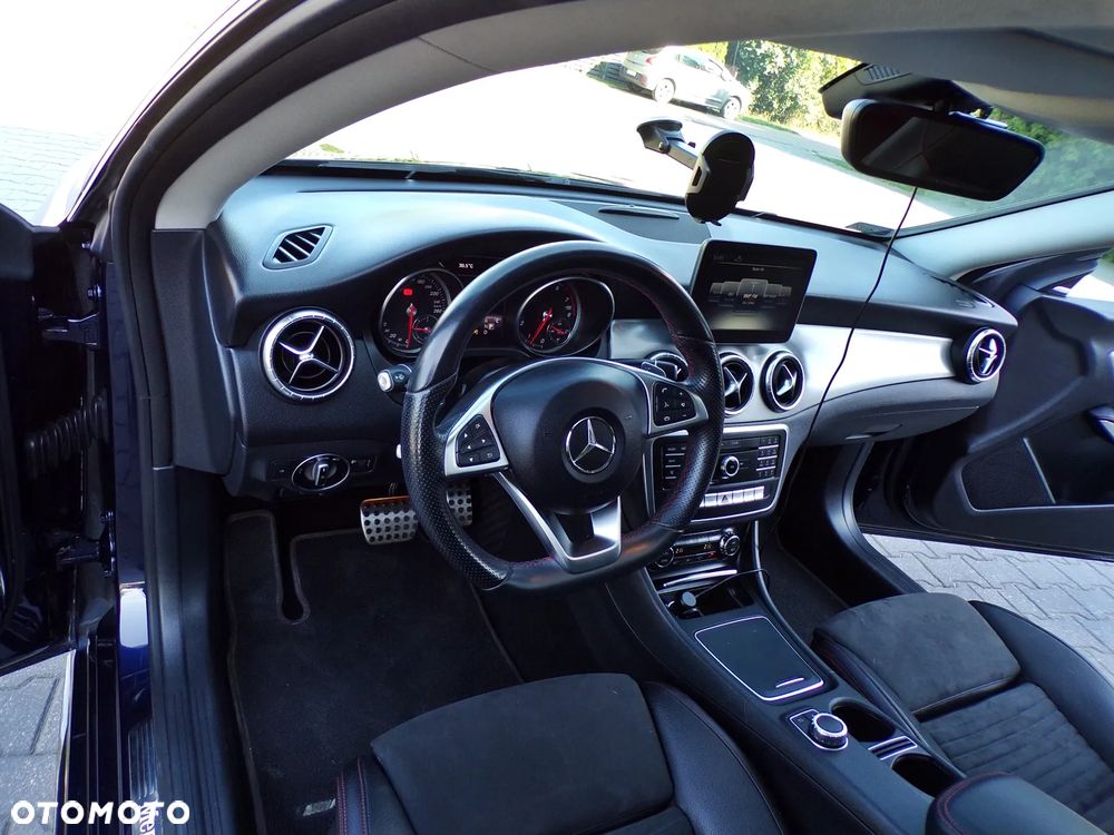 Mercedes-Benz CLA 250 4-Matic AMG Line - 14
