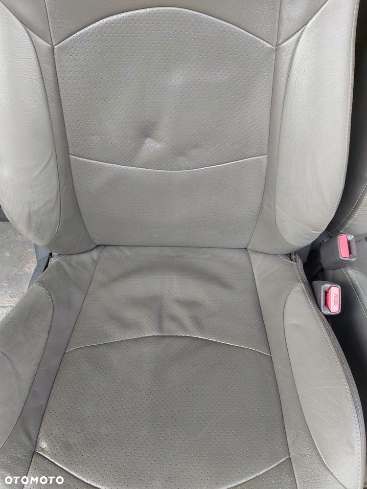 Toyota Urban Cruiser Fotele Skóra TYŁ PASY VAN 4x4 - 3