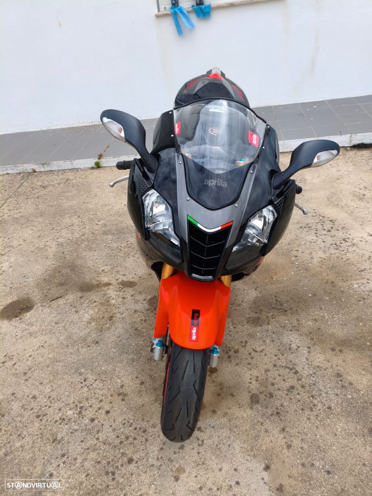 Aprilia RSV 1000R Factory - 3