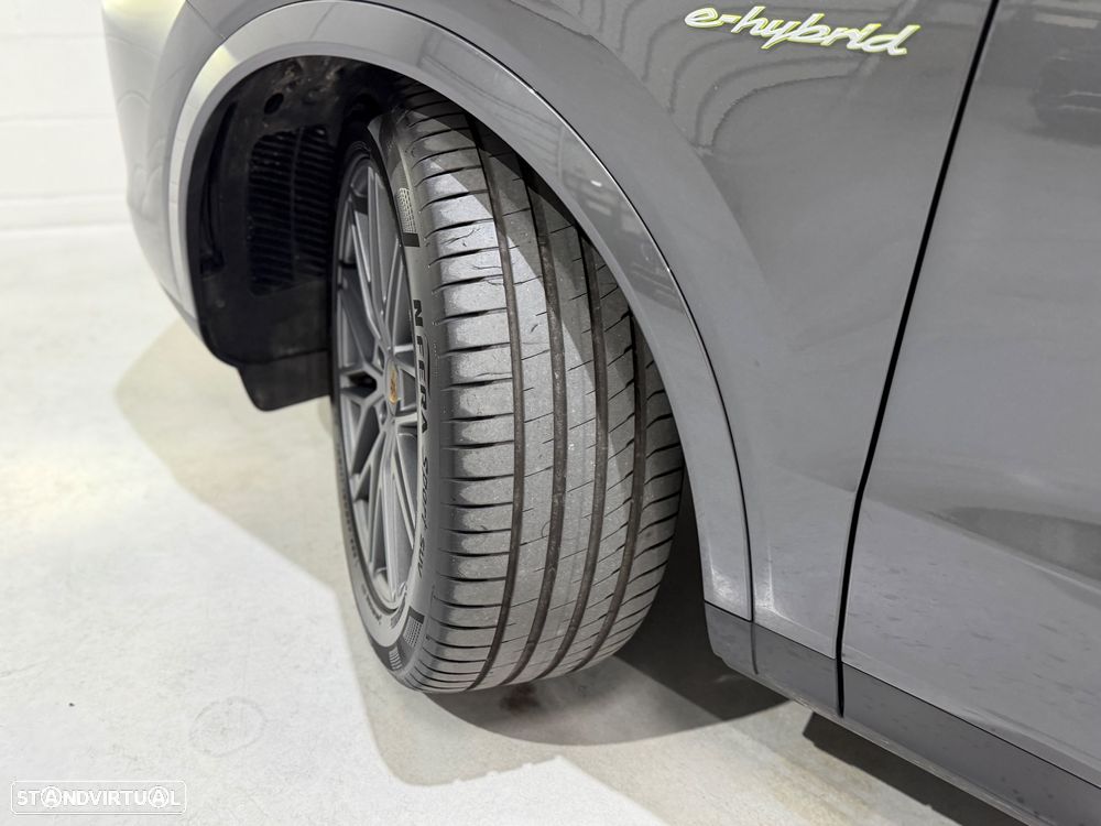 Porsche Cayenne Coupé E-Hybrid - 43
