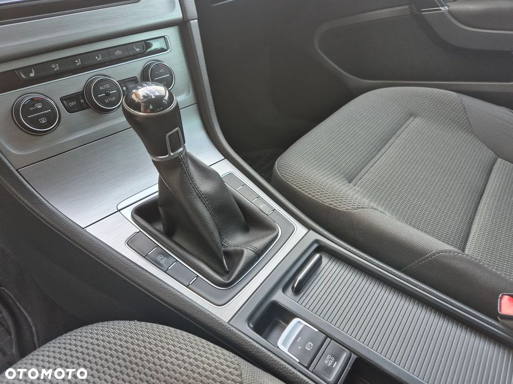 Volkswagen Golf - 19