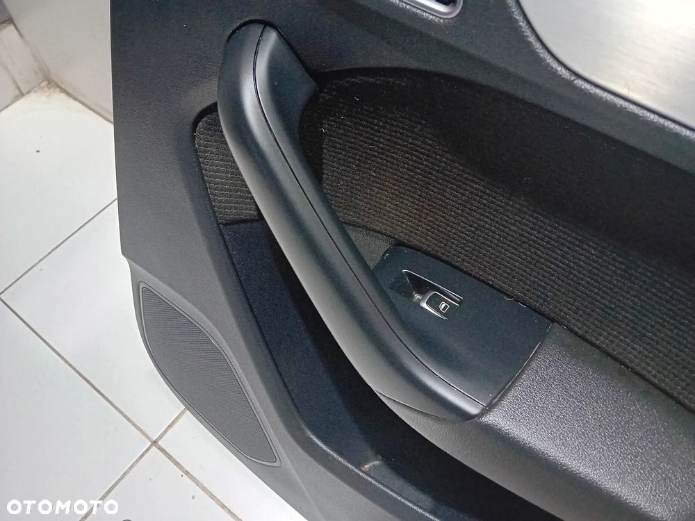 boczek drzwi prawy tył Audi Q3 2015 - 2