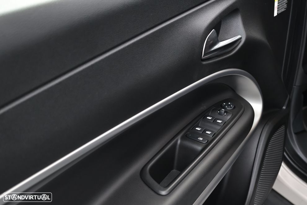 Jeep Avenger 1.2 GSE T3 Altitude - 25