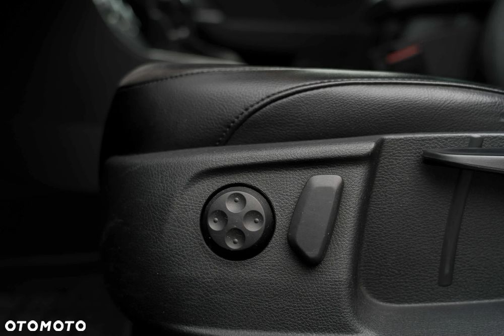 Volkswagen Passat Variant 2.0 TDI Highline DSG - 16