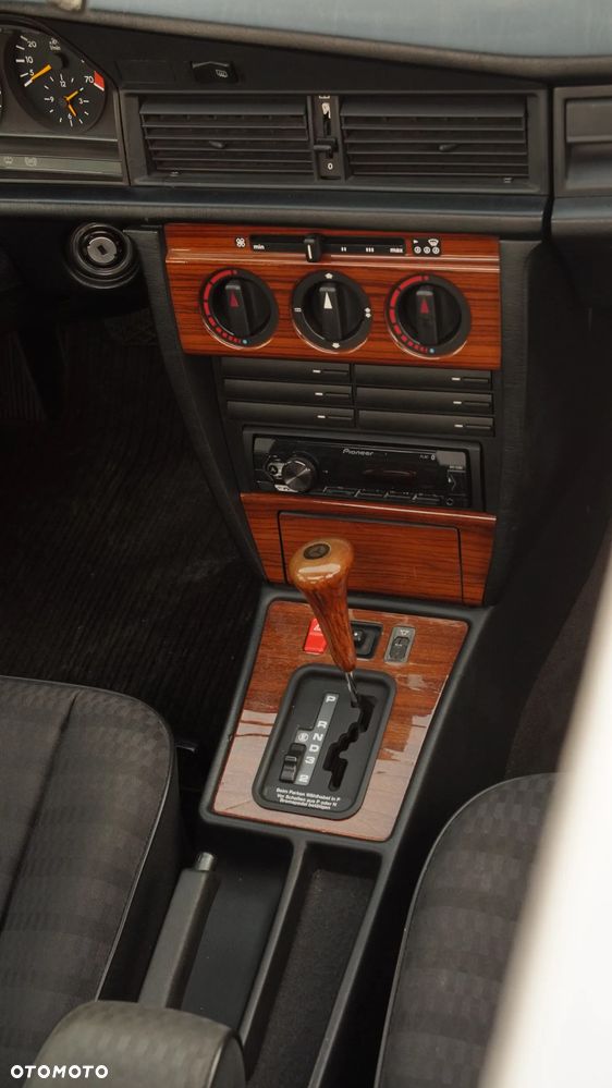 Mercedes-Benz W201 (190) - 19