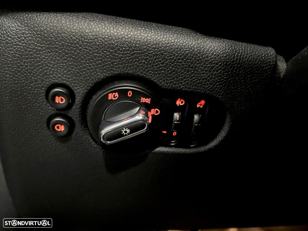 MINI 3 Portas Cooper D - 18